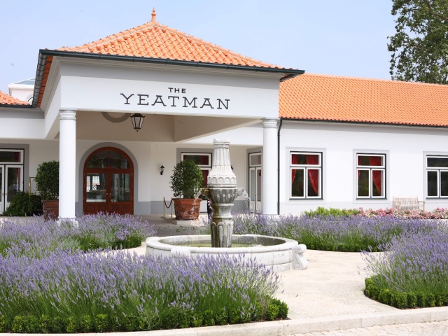 Entrada Hotel Yeatman