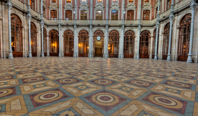 Pátio das Nações - pátio interno no Palácio da Bolsa de Valores do Porto
